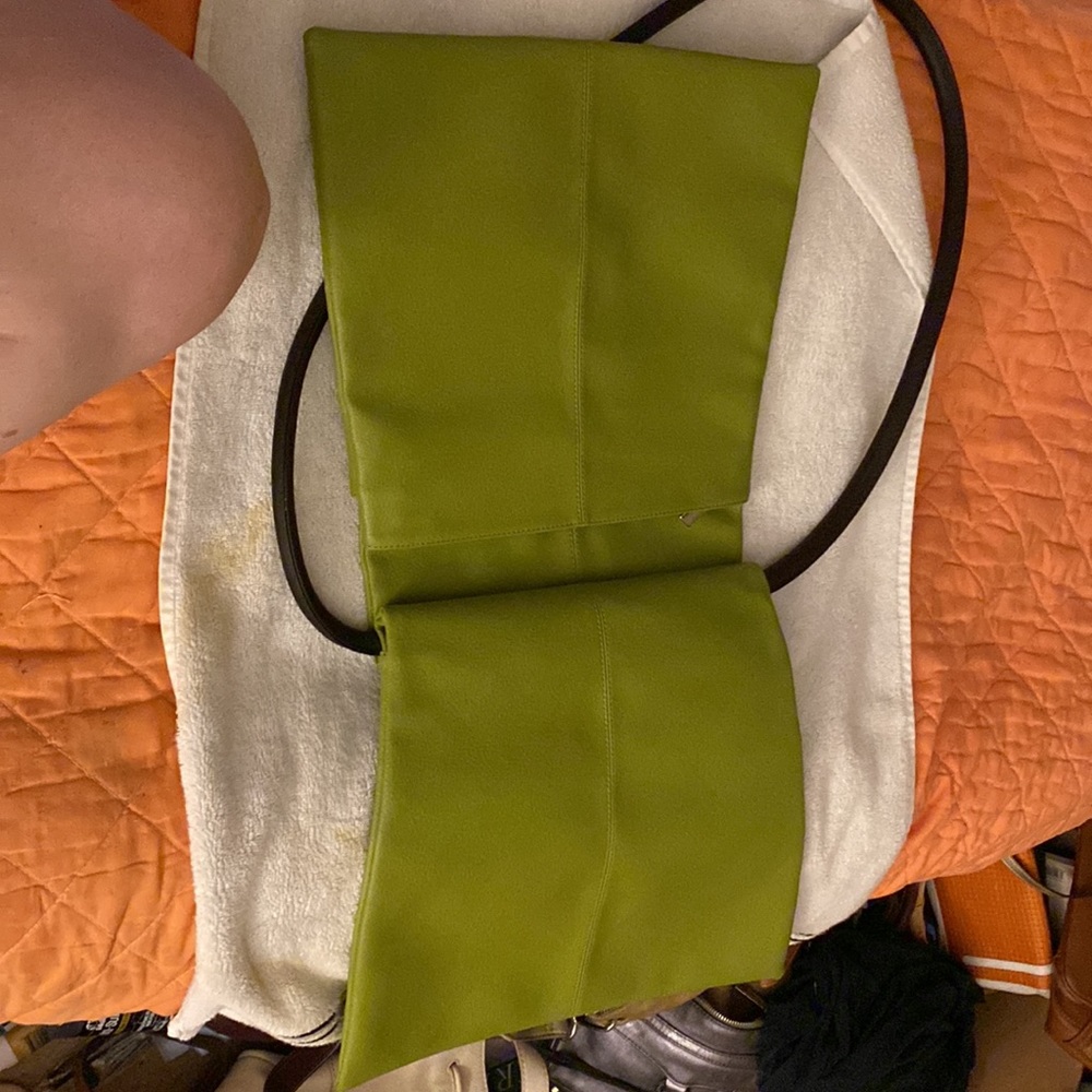 Sleek Olive Green Women's Crossbody Bag - Picture 4 of 13